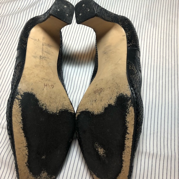 Navy leather slip on heels by Cara Molina España. - Picture 8 of 16